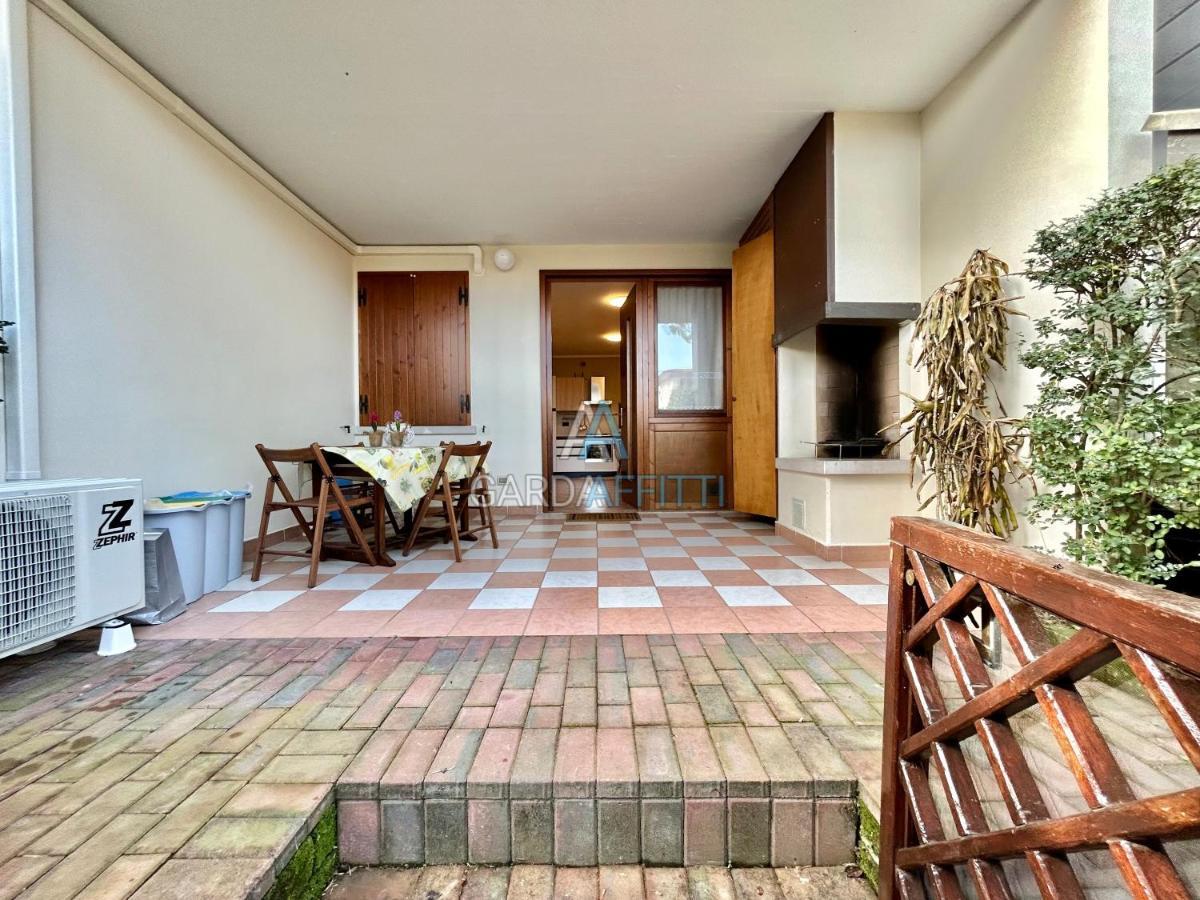 Perla Apartment - 3 Piscine E Un Bar - Desenzano เดเซนซาโนเดลการ์ดา ภายนอก รูปภาพ