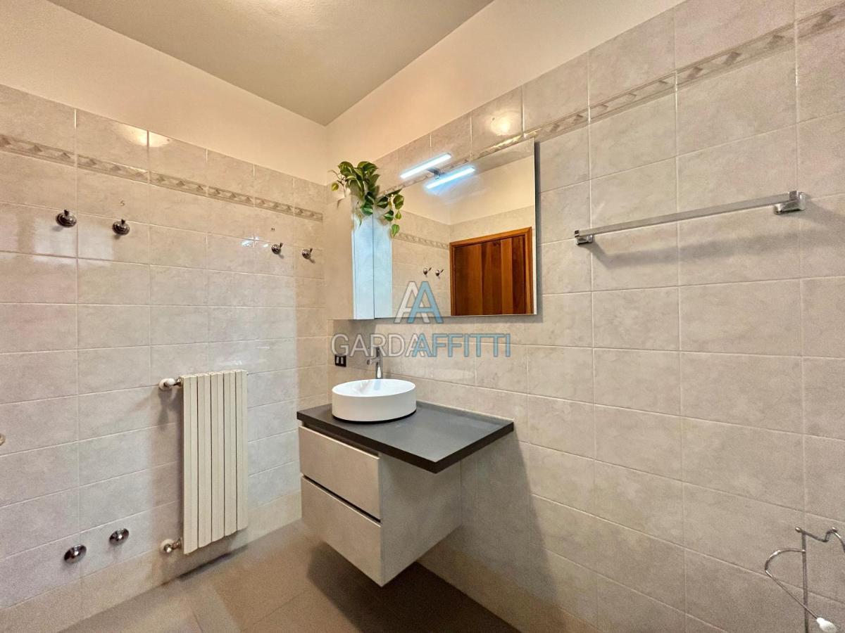 Perla Apartment - 3 Piscine E Un Bar - Desenzano เดเซนซาโนเดลการ์ดา ภายนอก รูปภาพ