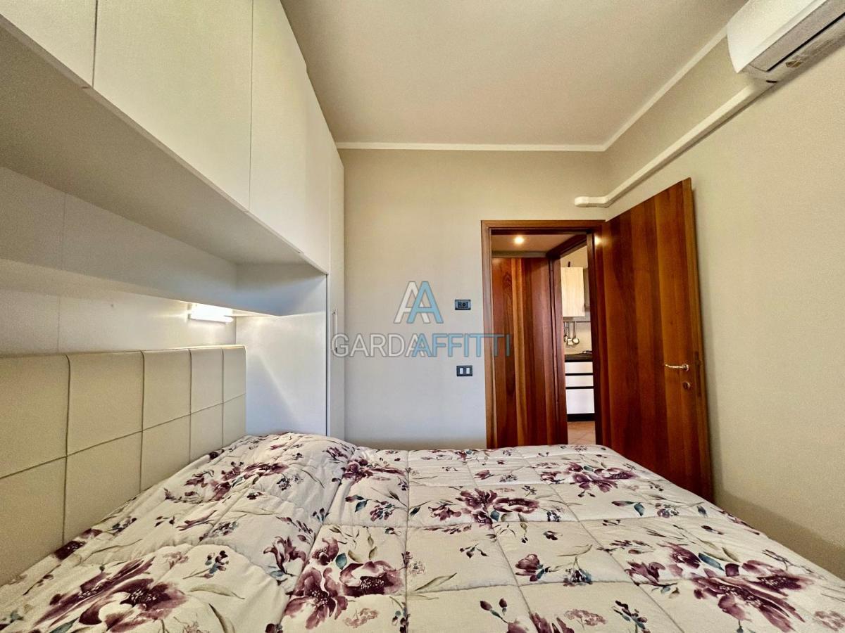 Perla Apartment - 3 Piscine E Un Bar - Desenzano เดเซนซาโนเดลการ์ดา ภายนอก รูปภาพ