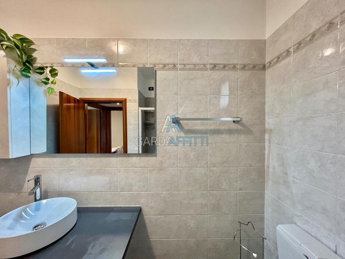 Perla Apartment - 3 Piscine E Un Bar - Desenzano เดเซนซาโนเดลการ์ดา ภายนอก รูปภาพ