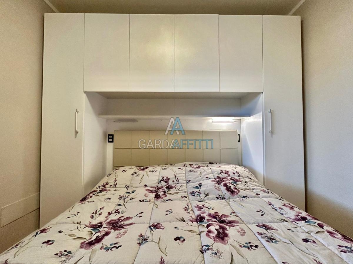 Perla Apartment - 3 Piscine E Un Bar - Desenzano เดเซนซาโนเดลการ์ดา ภายนอก รูปภาพ