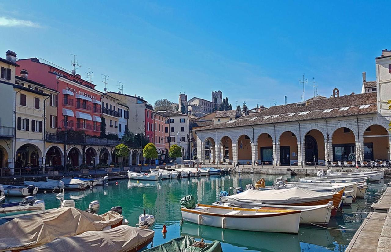Perla Apartment - 3 Piscine E Un Bar - Desenzano เดเซนซาโนเดลการ์ดา ภายนอก รูปภาพ