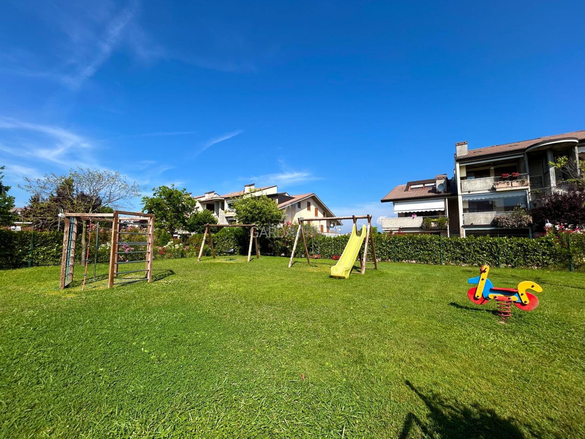 Perla Apartment - 3 Piscine E Un Bar - Desenzano เดเซนซาโนเดลการ์ดา ภายนอก รูปภาพ