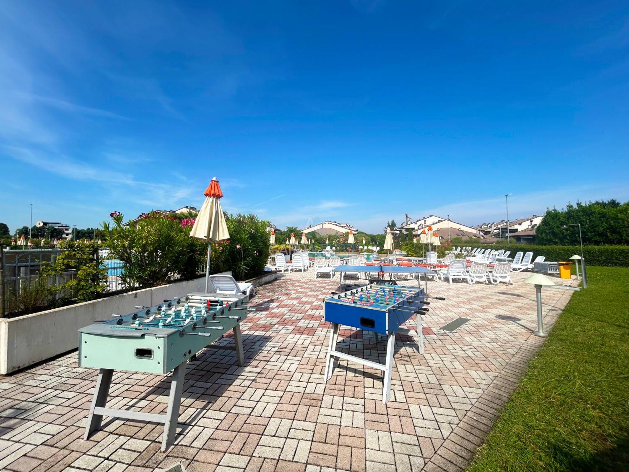Perla Apartment - 3 Piscine E Un Bar - Desenzano เดเซนซาโนเดลการ์ดา ภายนอก รูปภาพ